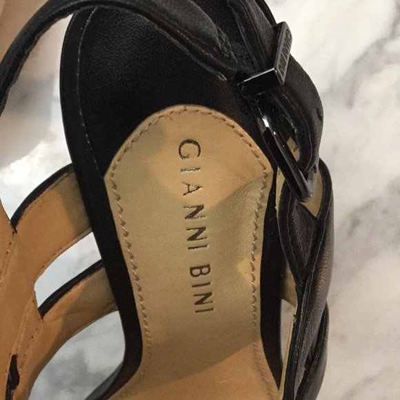 ‘Sexy’ Gianni Bini Black heel sandals size 8m. - Picture 2 of 7